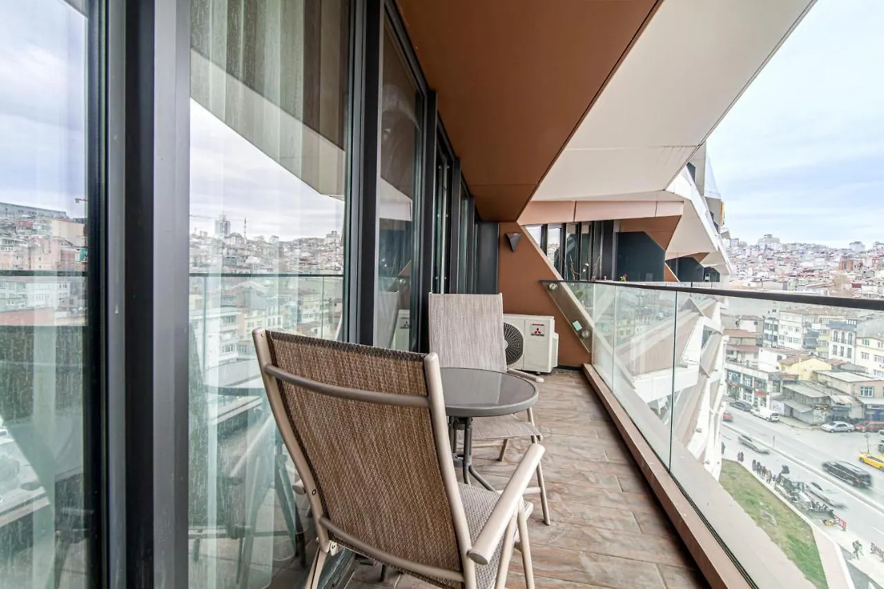 Modern Apartment In Beyoglu With Balcony اسطنبول تركيا